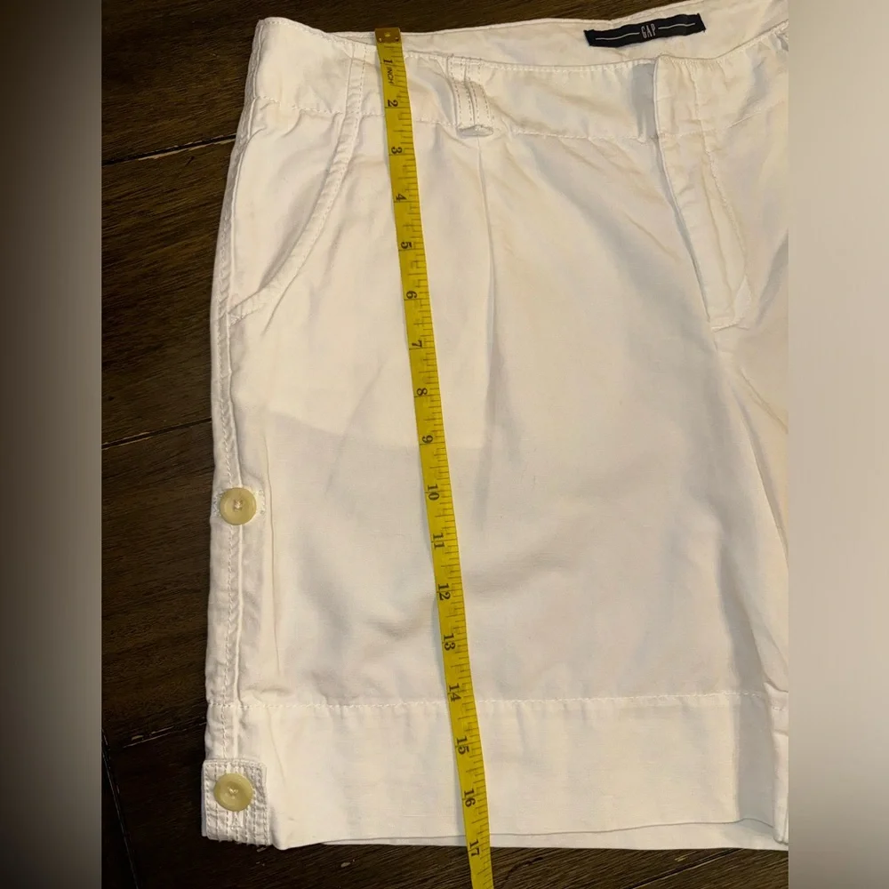 GAP Women’s Shorts Gray Stripes and White Size 10 - Picture 11 of 13